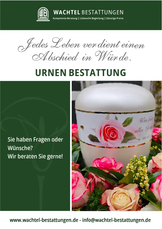 Weiße Urne mit Rosenmotiv zwischen bunten Blumen, würdevoll gestaltet